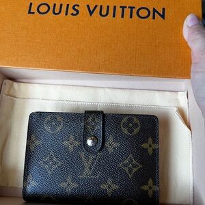 Authentic Louis Vuitton Bifold Kiss Lock Wallet